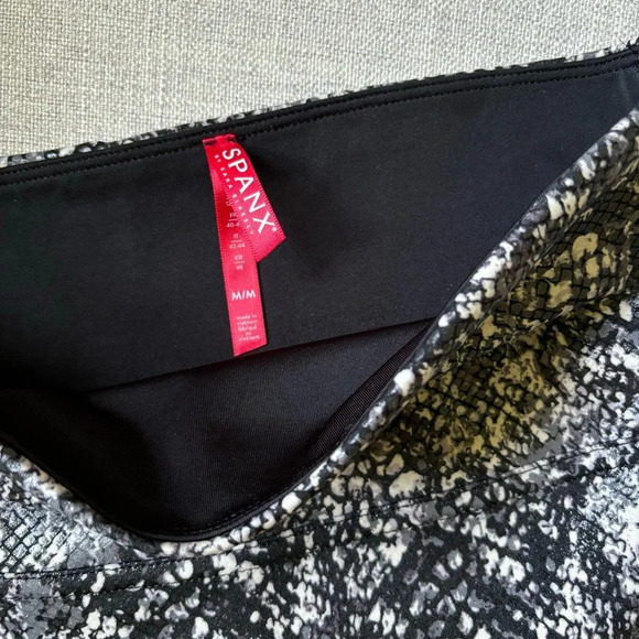 Spanx Faux Leather Snake  Shine Leggings Size M High Waist Full Length - Picture 6 of 8